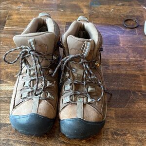 Keen waterproof hiking boots. Size 8.5